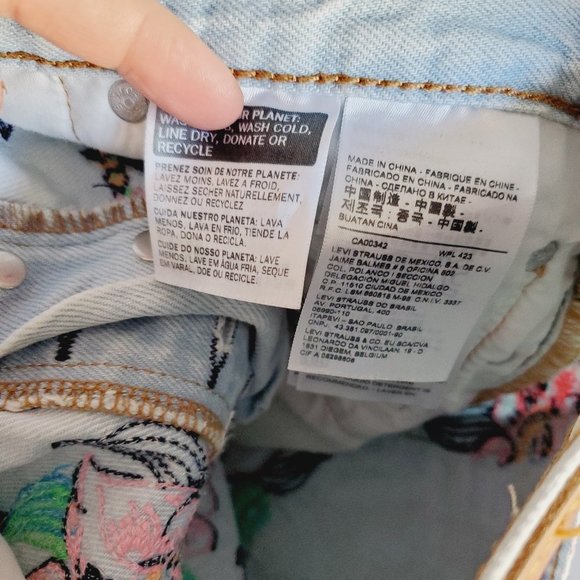 UNIQUE! LEVI'S 501 Embroidered Button Fly Cut-off Floral Denim Shorts - Picture 10 of 15